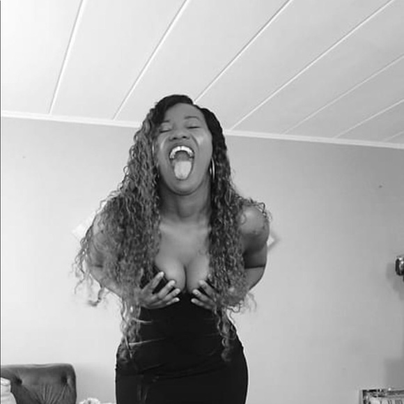 Meet your Posher, Theonie - Picture 1 of 1